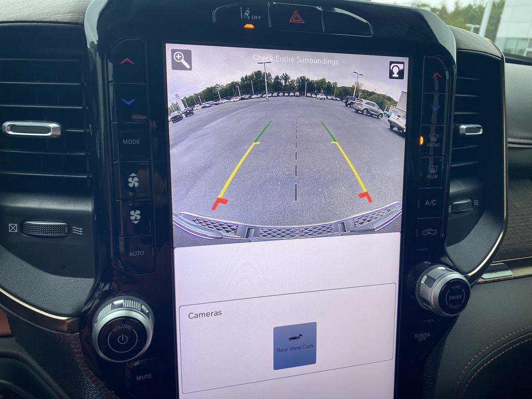 Used 2025 RAM 1500 Limited w/ Trailer Tow Group image 17