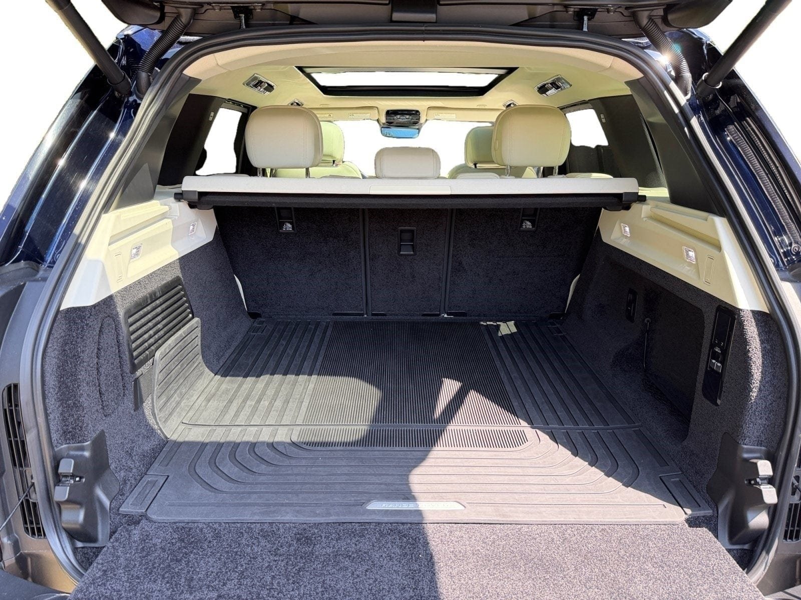 Certified 2023 Land Rover Range Rover SE AWD/4WD image 24
