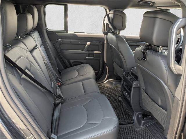 Used 2025 Land Rover Defender 110 X-Dynamic SE AWD/4WD image 22