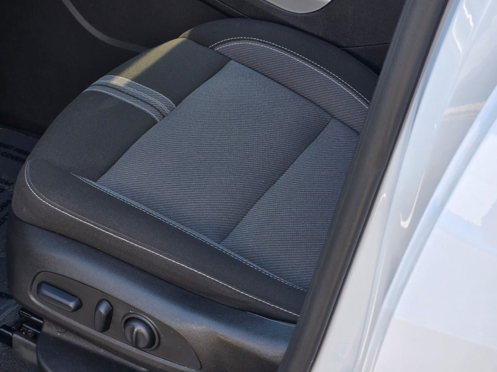 Certified 2025 Chevrolet Blazer LT FWD image 23