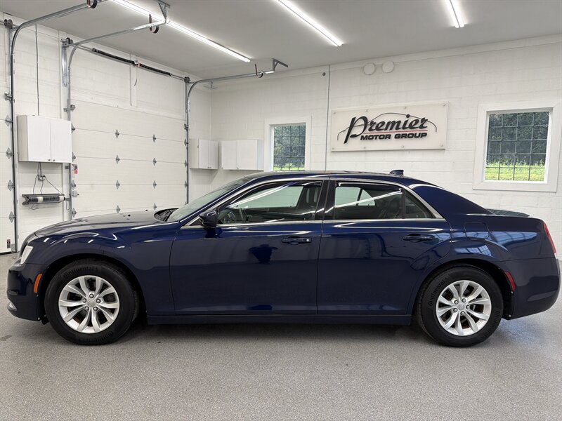 Used 2015 Chrysler 300 Limited w/ Driver Convenience Group RWD image 8