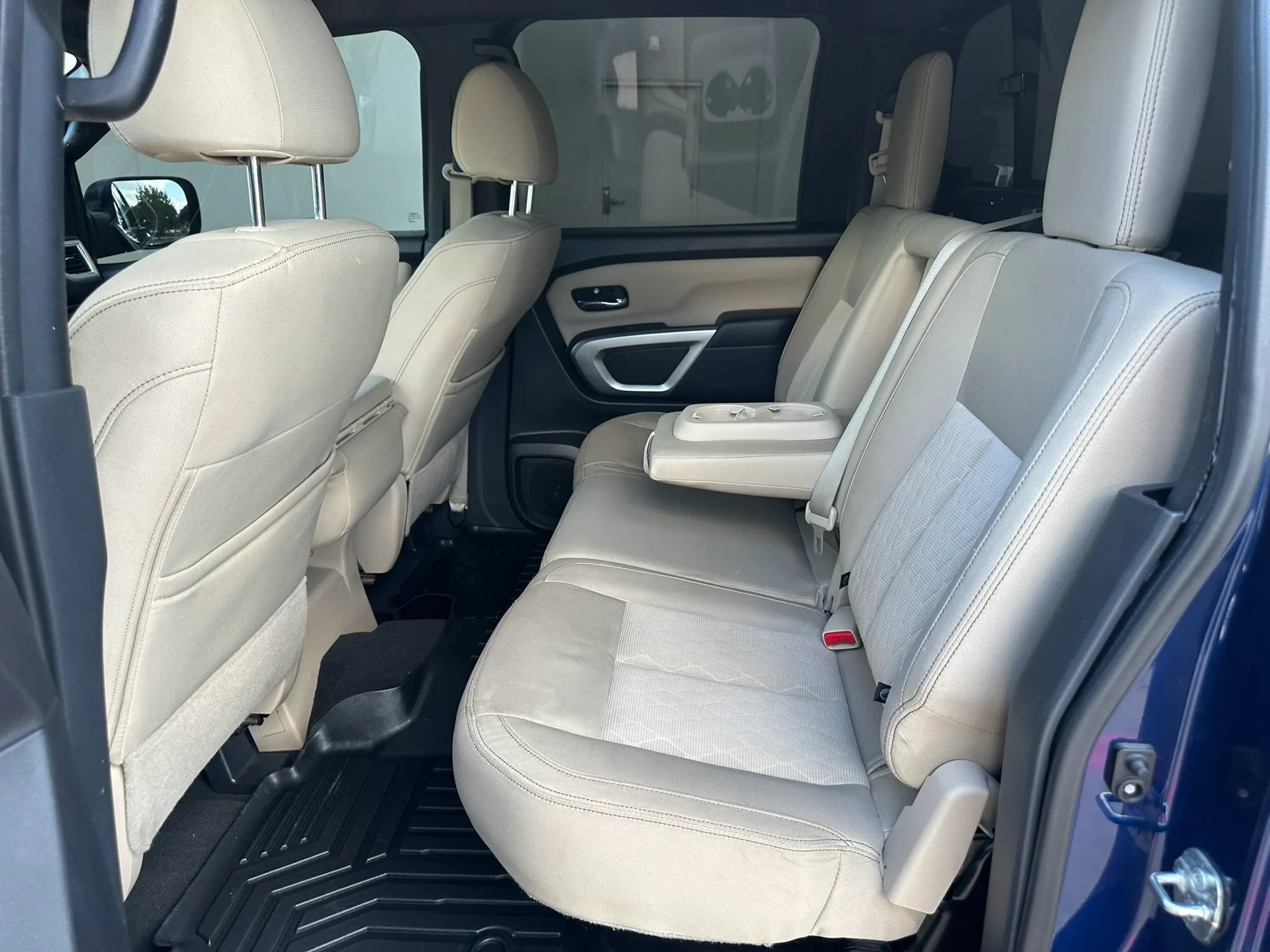 Used 2017 Nissan Titan SV AWD/4WD image 19