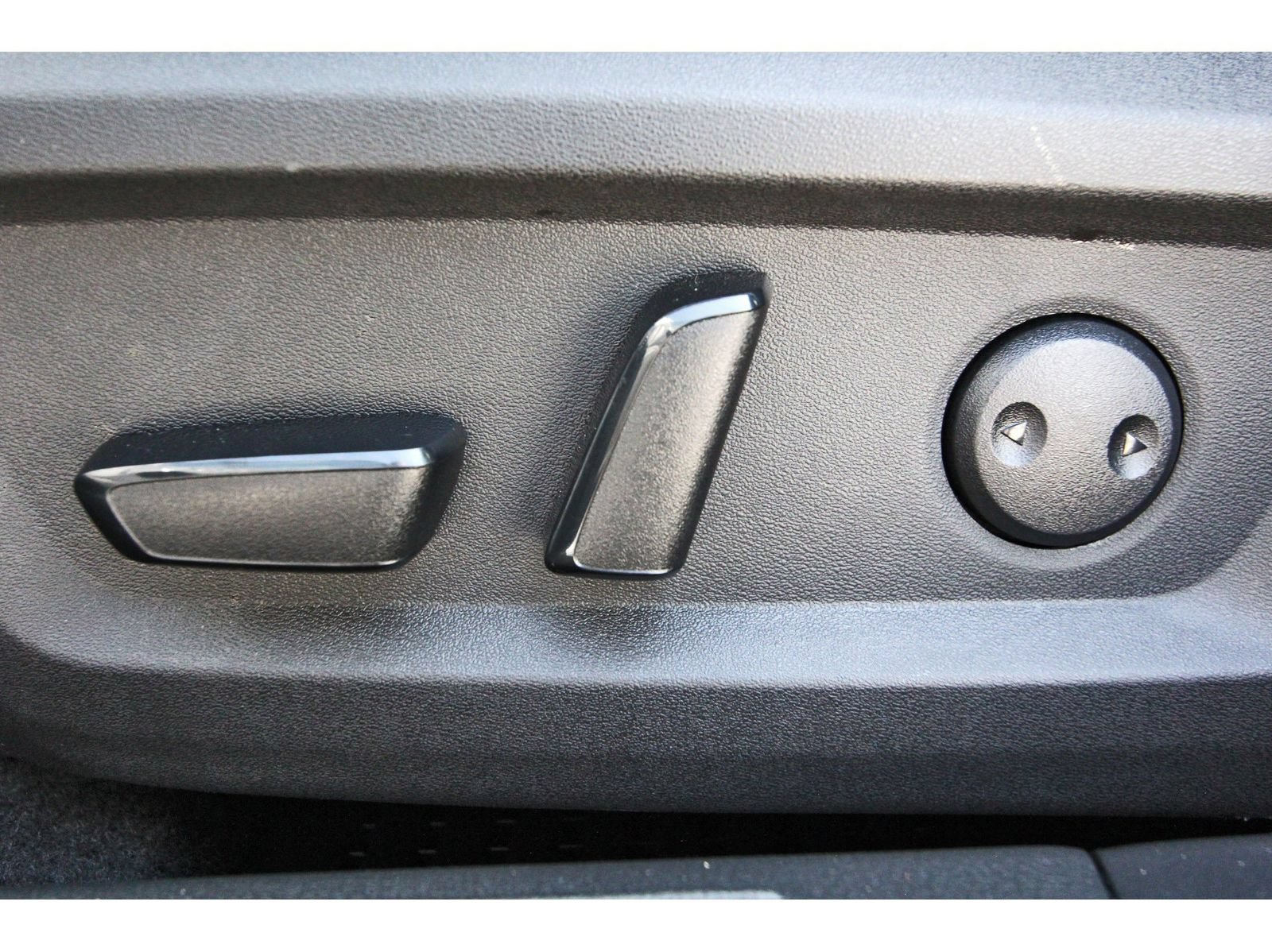 Certified 2025 Nissan Rogue Platinum w/ Tech Package FWD image 30