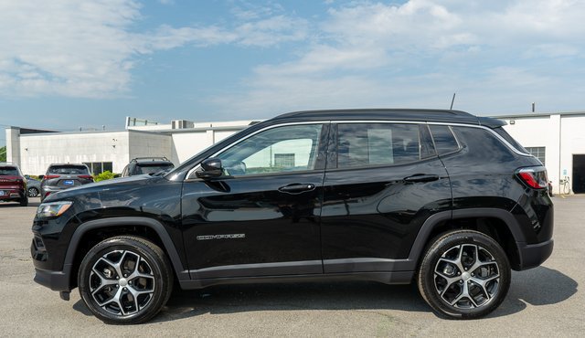 Used 2024 Jeep Compass Limited AWD/4WD image 9