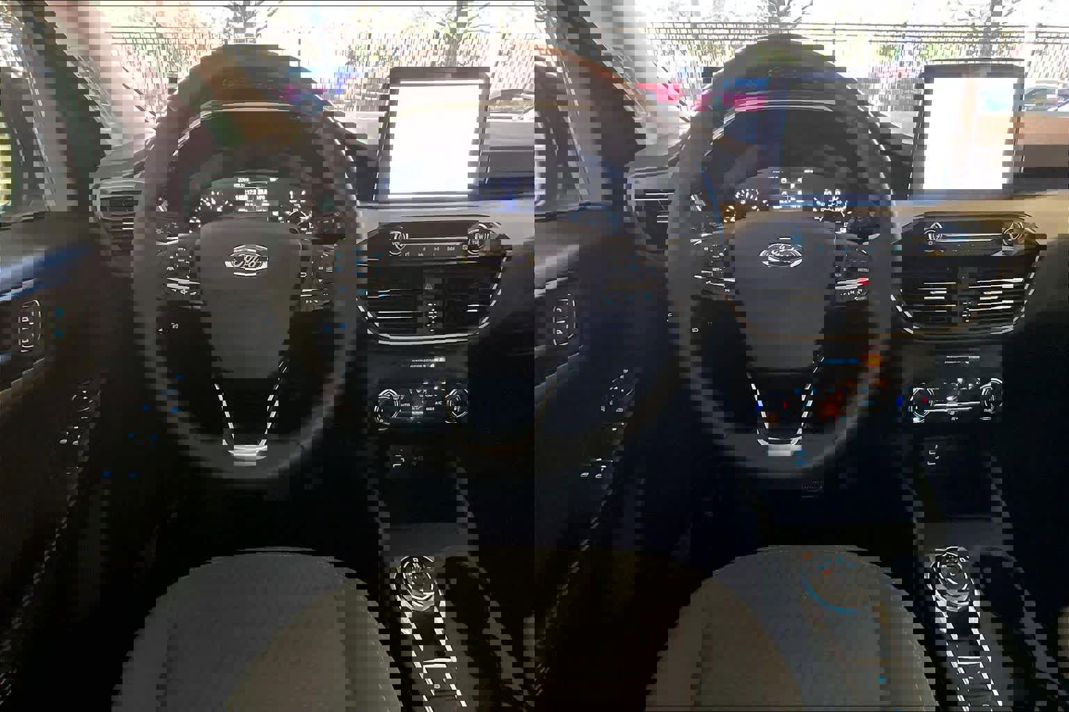 Used 2022 Ford Escape SE w/ SE Sport Appearance Package image 5