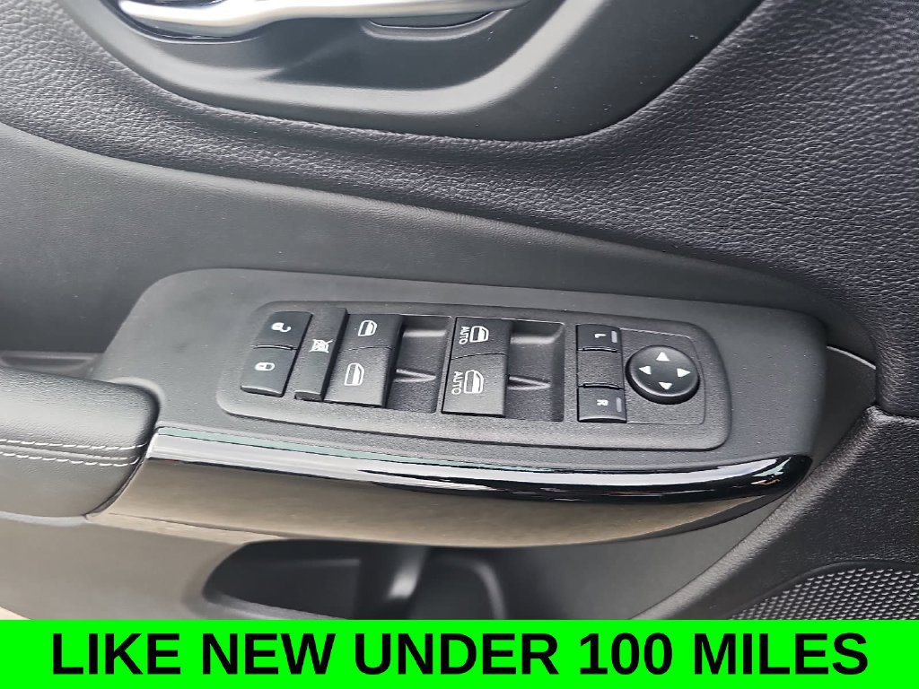 Used 2023 Jeep Cherokee Altitude Lux AWD/4WD image 28