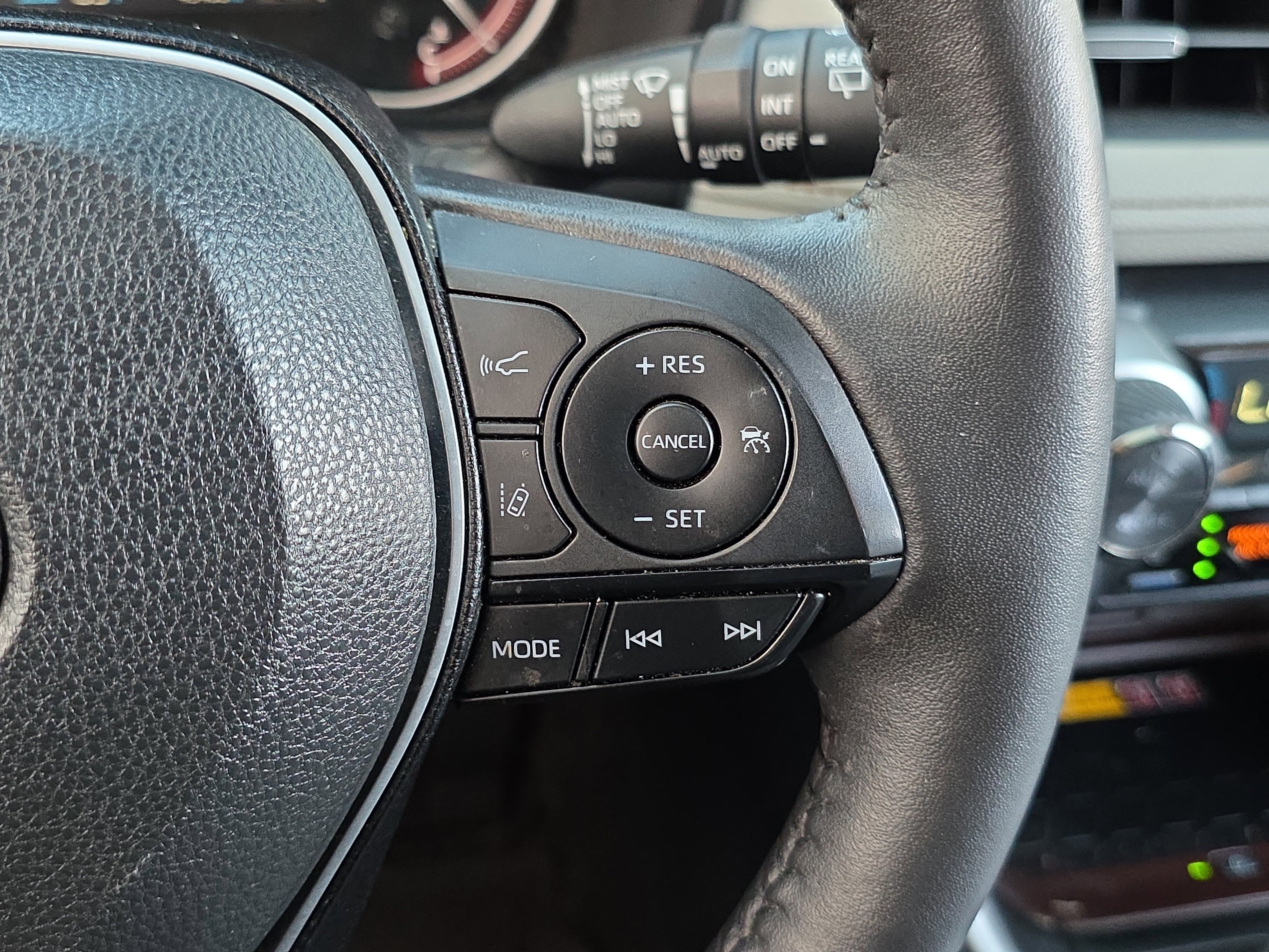 Used 2022 Toyota RAV4 Limited image 17