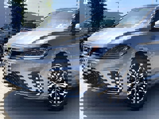 New 2025 Volkswagen Jetta SE image 2