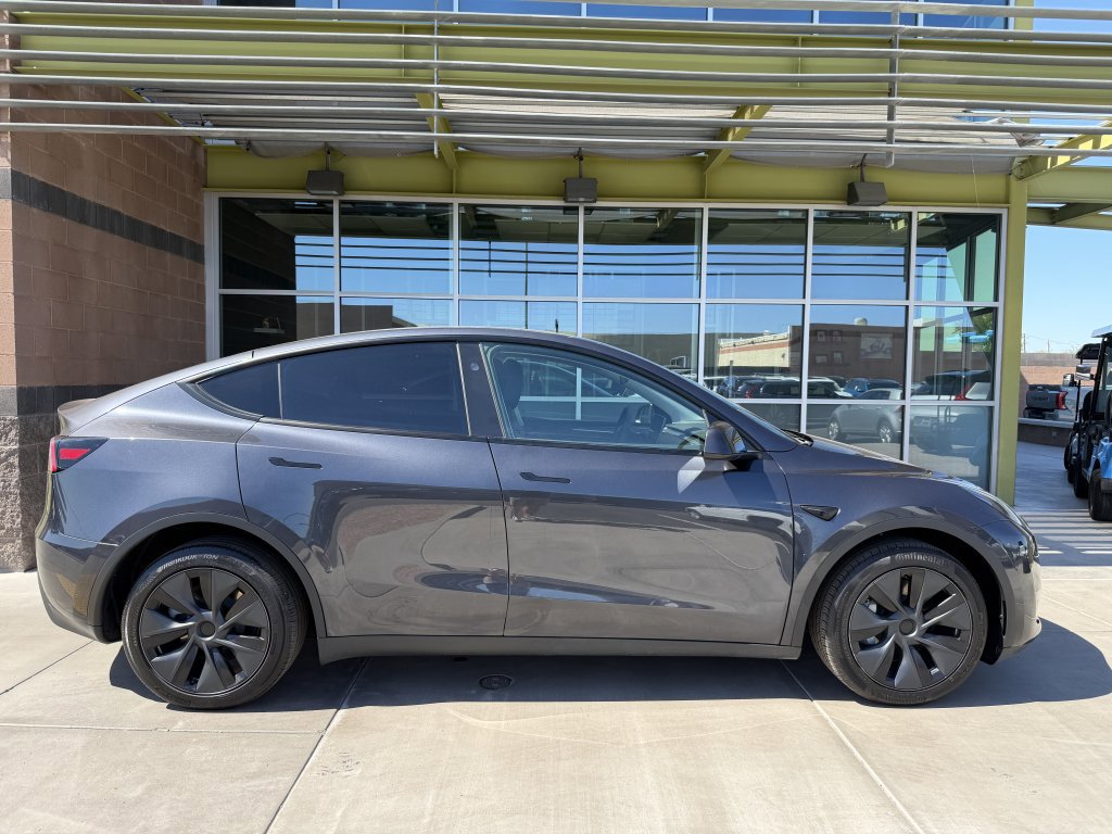 Used 2024 Tesla Model Y Long Range image 9