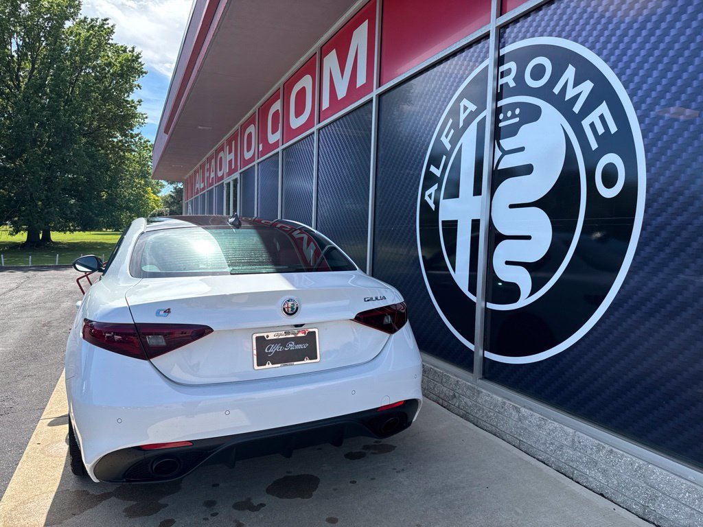 Used 2022 Alfa Romeo Giulia Veloce AWD/4WD image 12