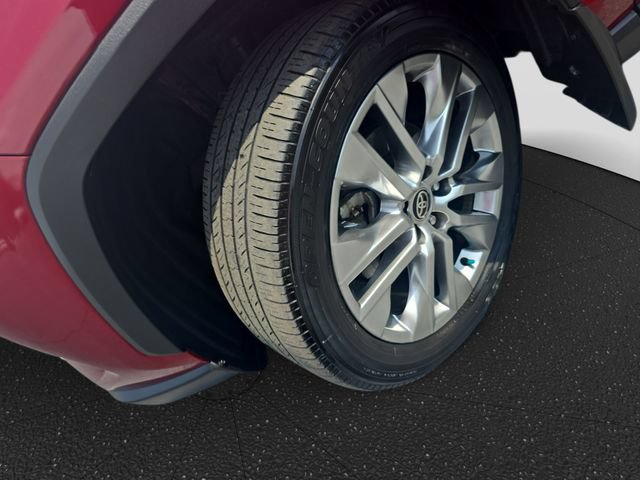 Used 2025 Toyota RAV4 XLE Premium FWD image 33