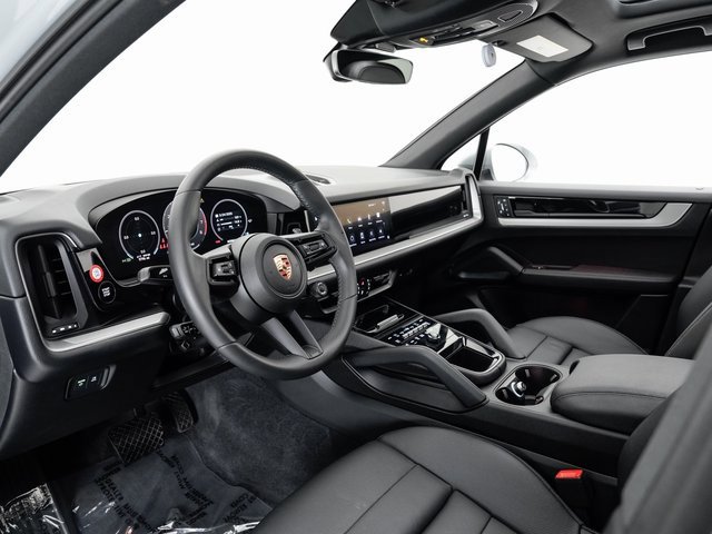 Used 2024 Porsche Cayenne image 4