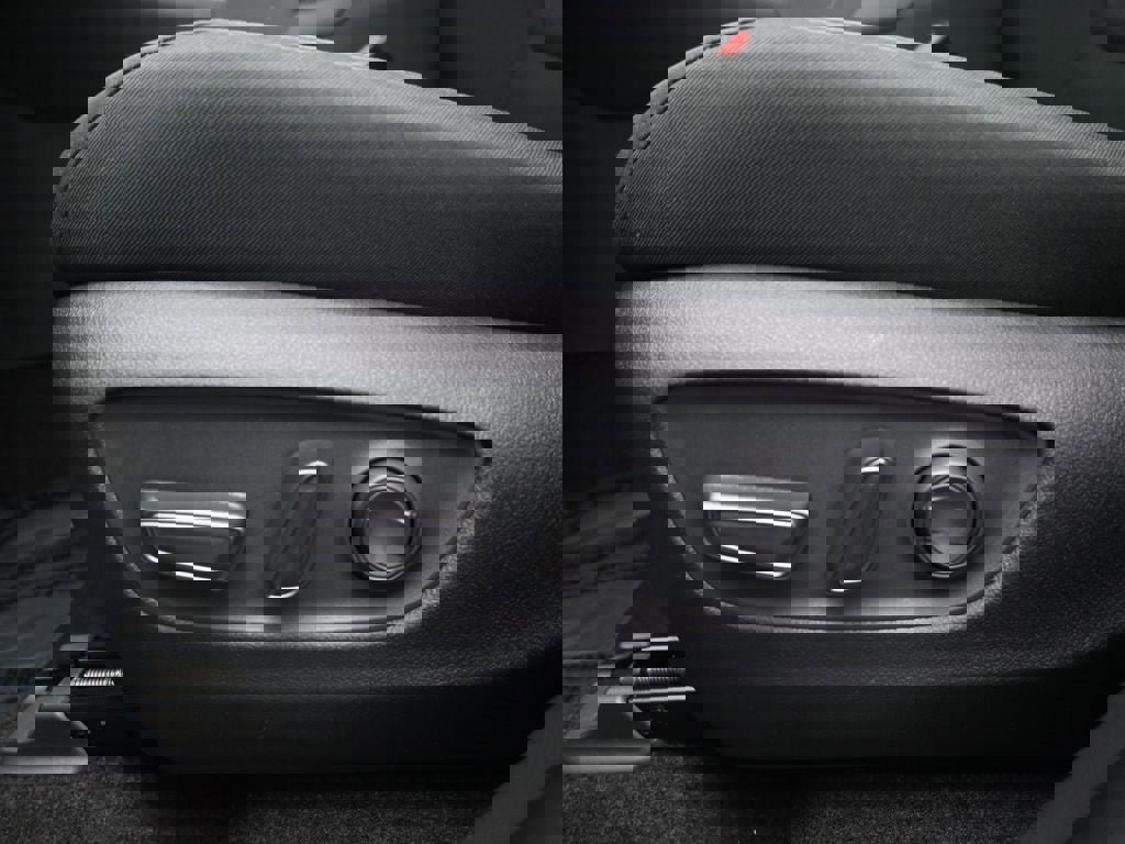 New 2025 Toyota RAV4 XLE w/ Convenience Package image 10