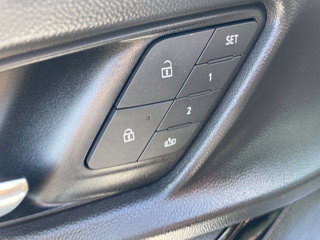 Used 2025 Chevrolet Equinox RS w/ Convenience Package III FWD image 12