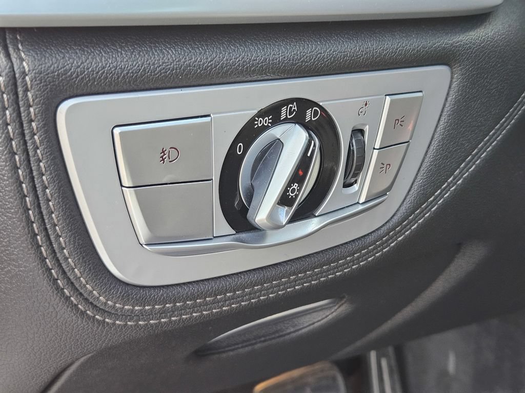 Used 2019 BMW 750i xDrive w/ M Sport Package AWD/4WD image 17
