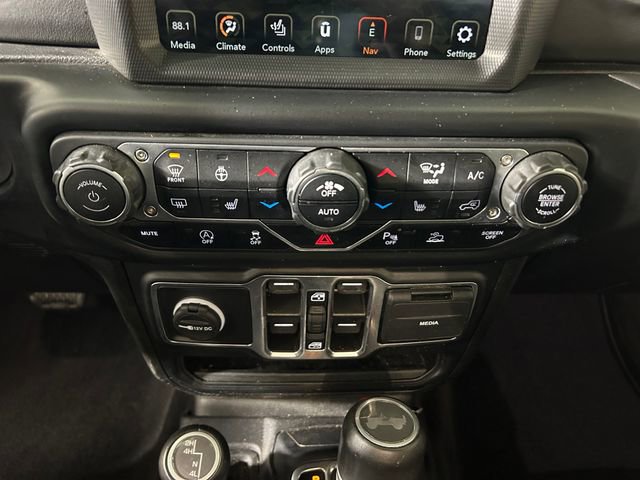 Used 2022 Jeep Wrangler Unlimited Sahara image 25