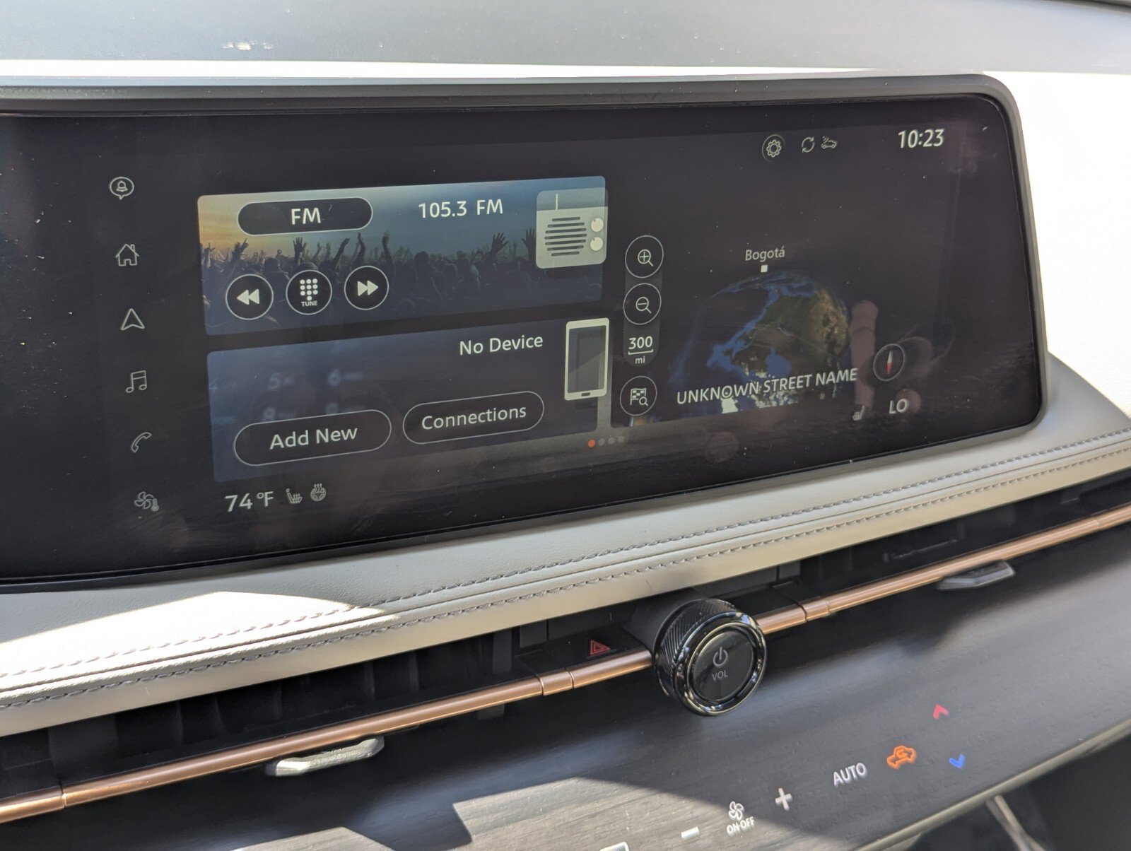 Certified 2025 Nissan Ariya AWD image 25