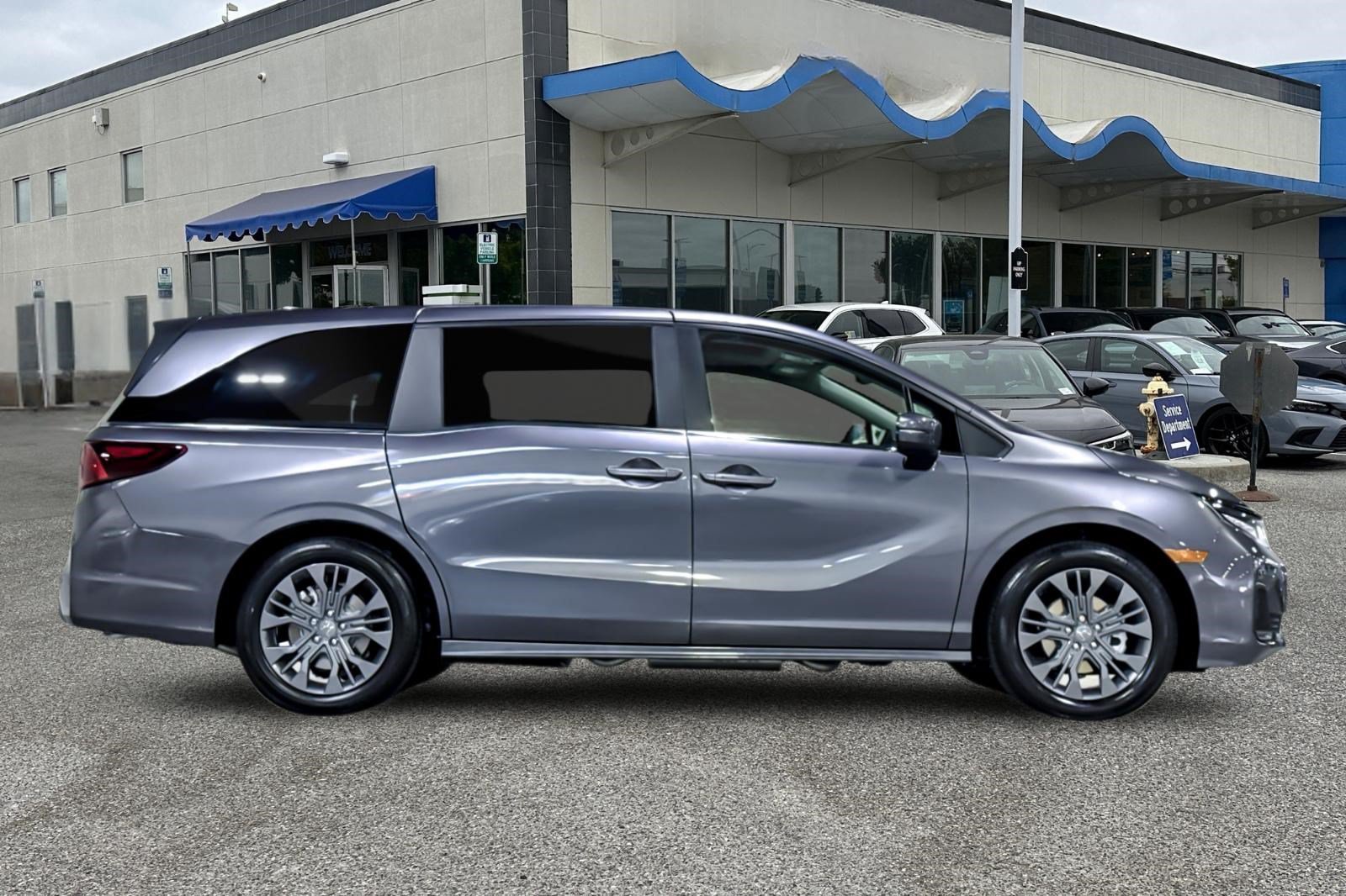 New 2026 Honda Odyssey Touring image 7