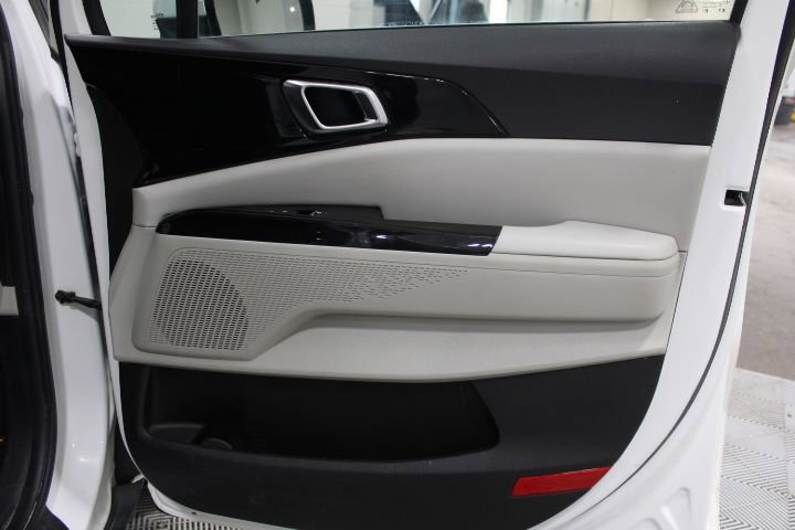 Used 2022 Kia Carnival SX image 23