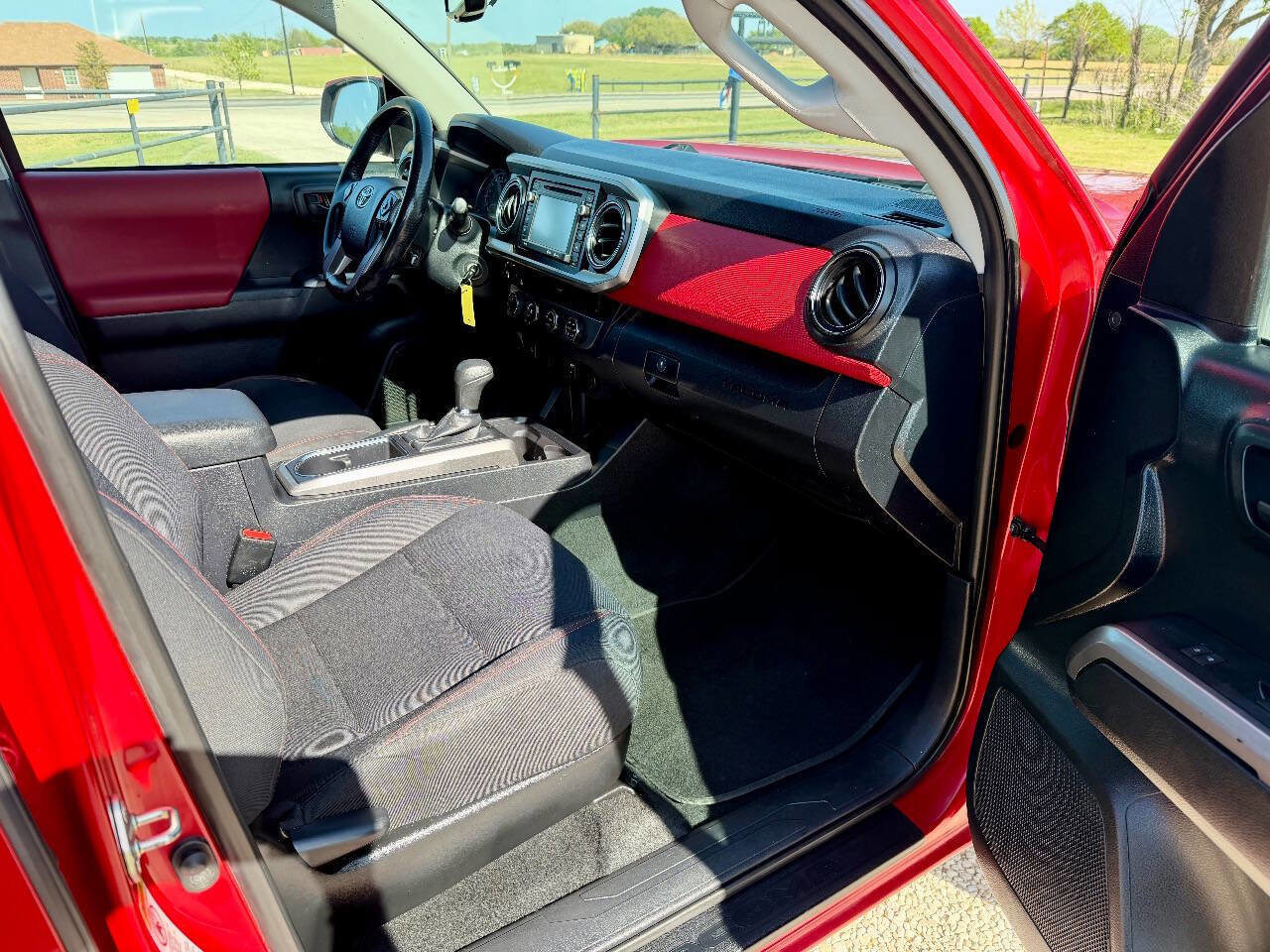 Used 2016 Toyota Tacoma SR5 w/ SR5 Appearance Package (SN) image 14