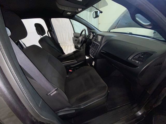 Used 2017 Dodge Grand Caravan SE FWD image 39
