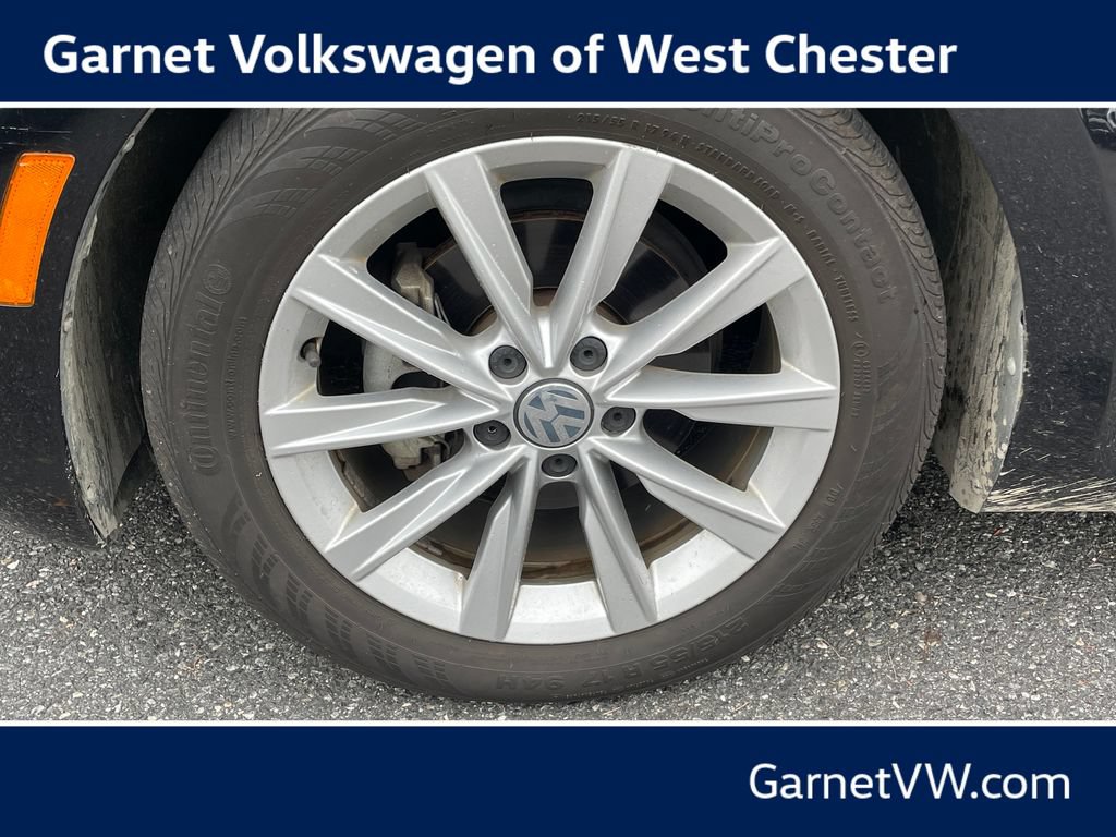 Used 2018 Volkswagen Beetle 2.0T SE FWD image 6