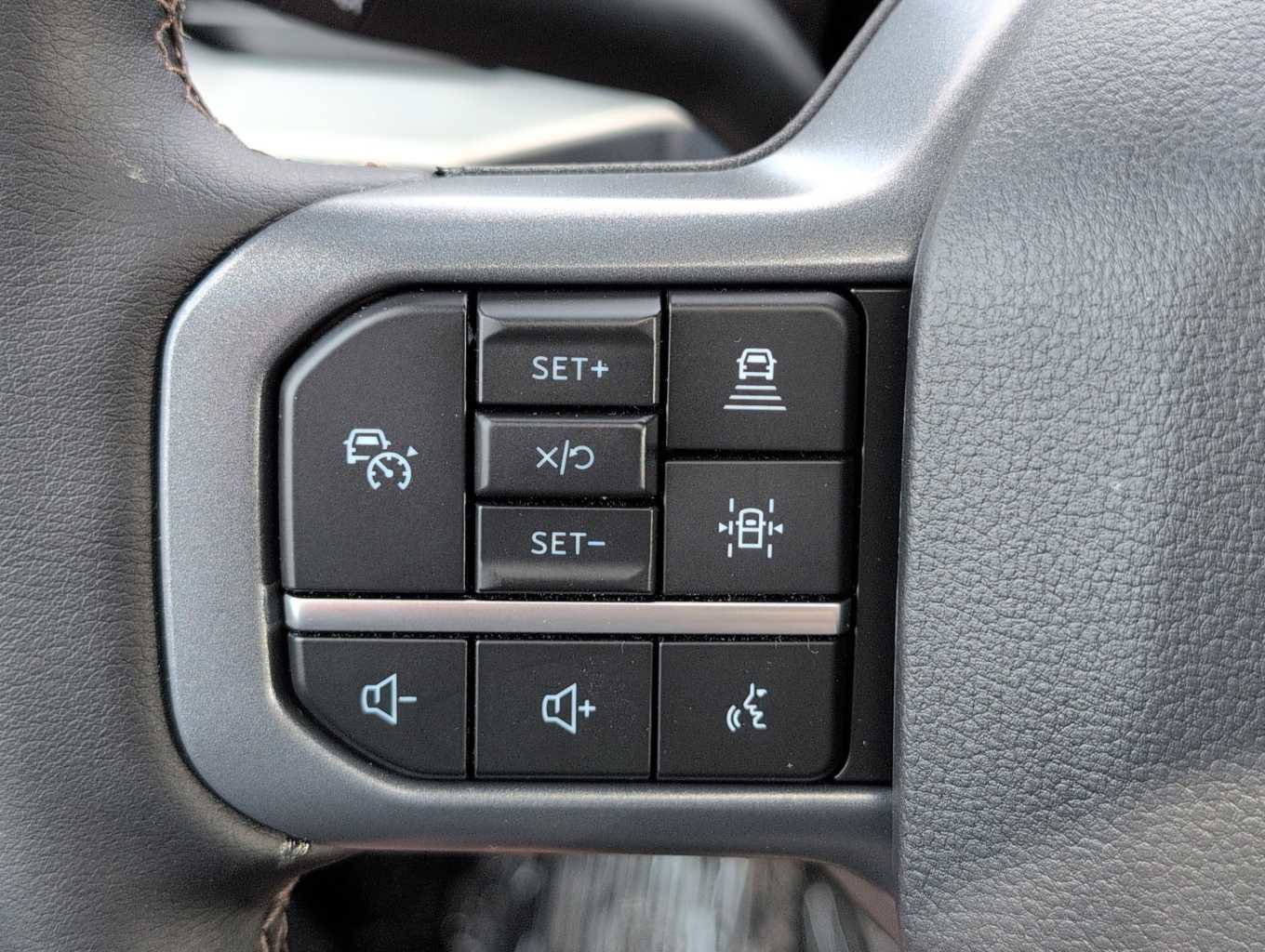 New 2025 Ford F150 Lariat w/ Equipment Group 502A High image 23