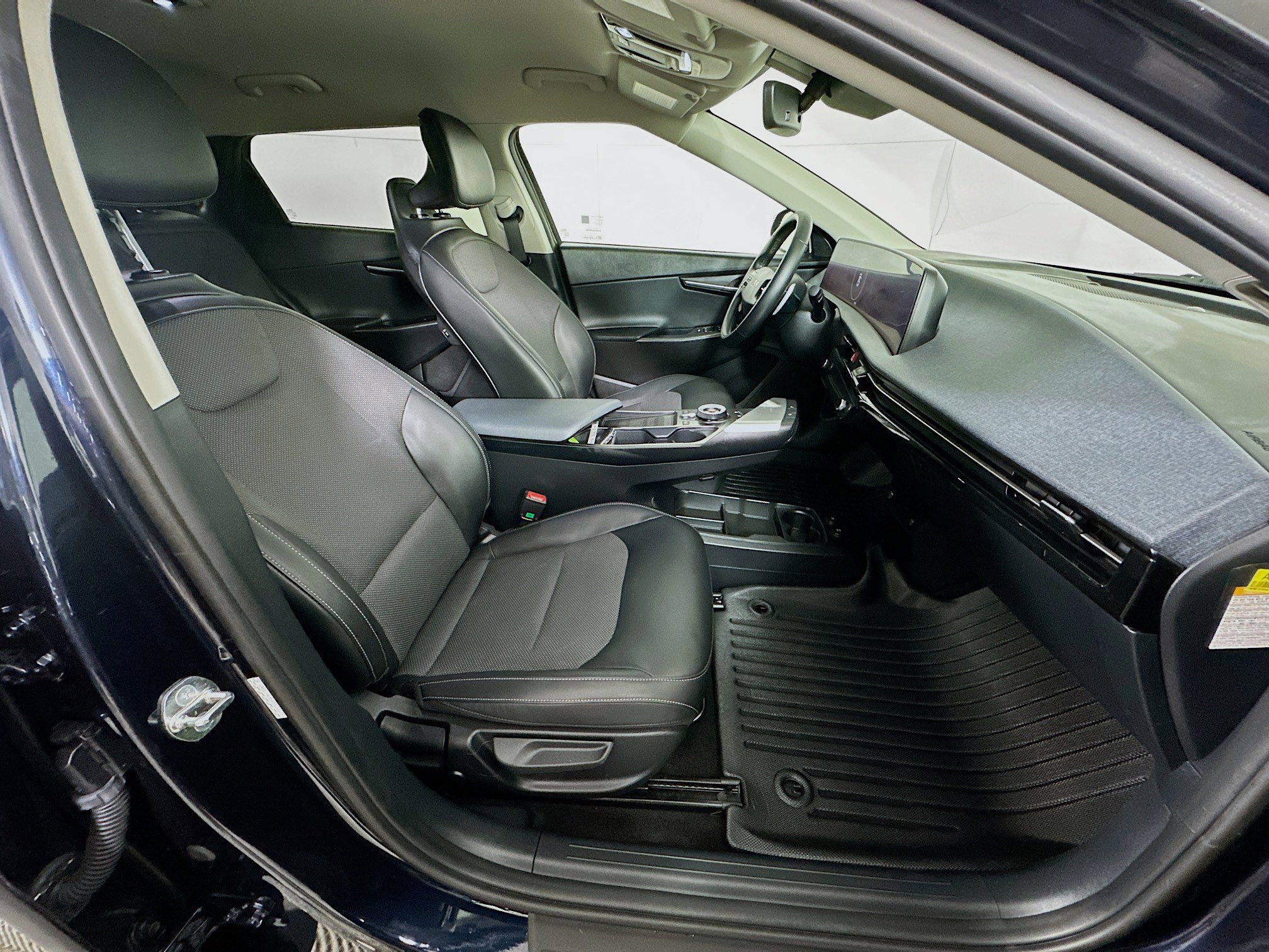 Used 2023 Kia EV6 Light image 30