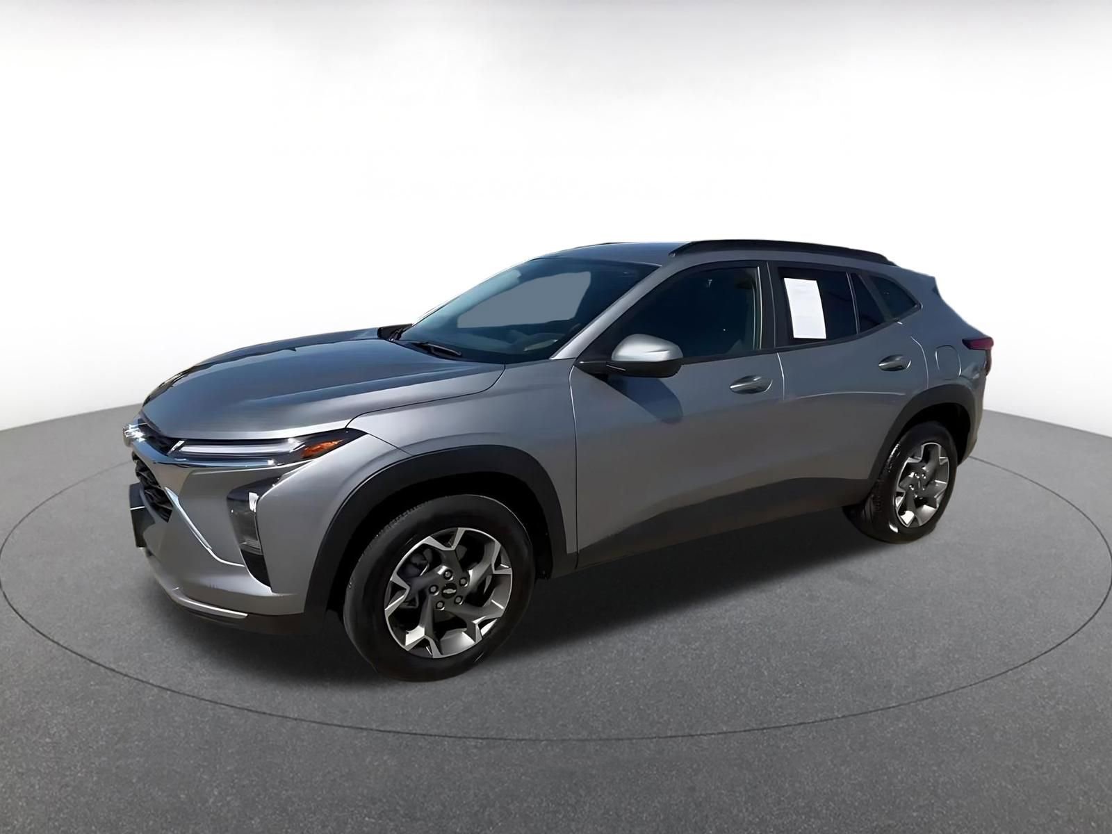 Used 2025 Chevrolet Trax LT FWD image 8