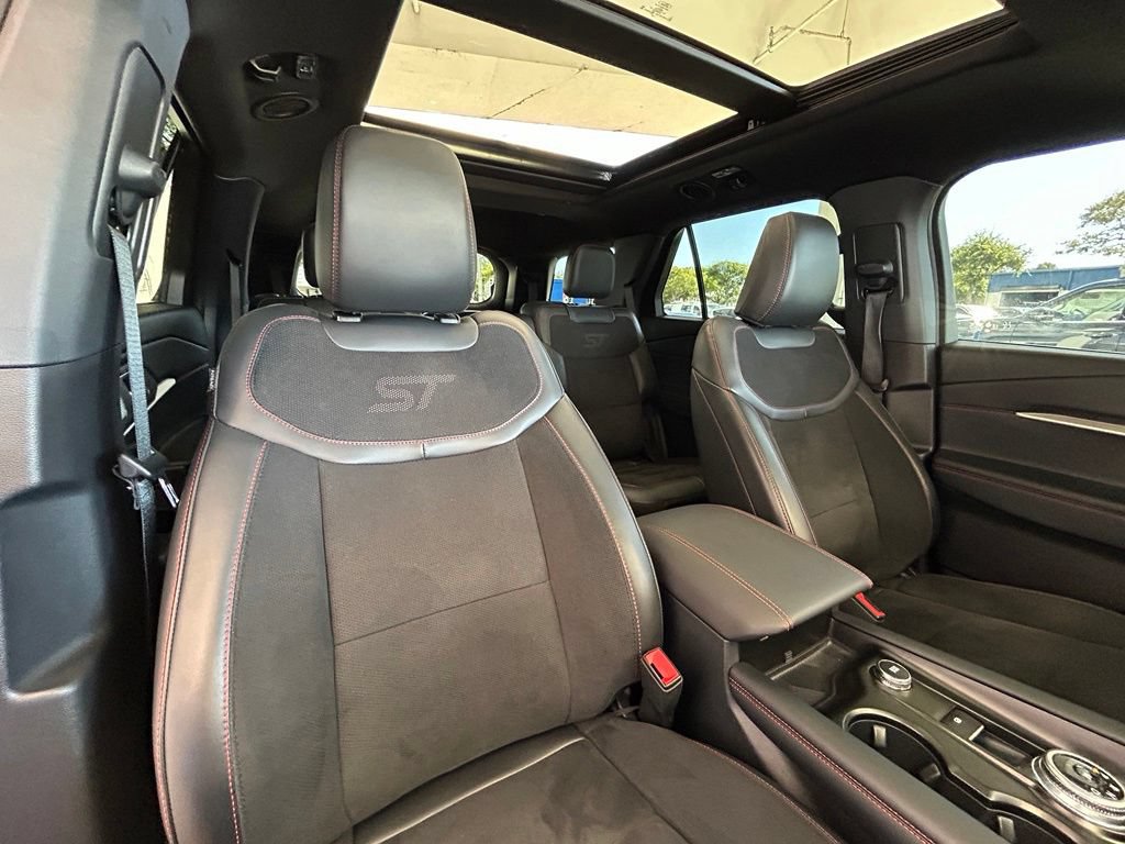 Used 2025 Ford Explorer ST w/ Sun And Sound Package AWD/4WD image 30