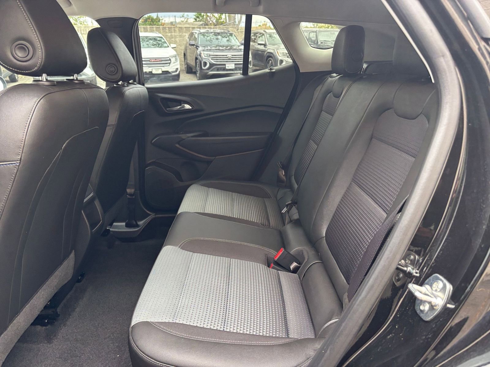 Used 2025 Chevrolet Trax LT w/ LT Convenience Package image 25