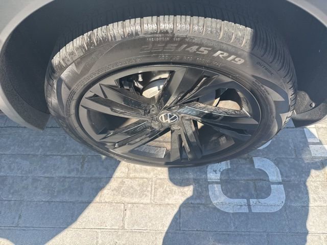 Used 2023 Volkswagen Tiguan SE R-Line FWD image 6