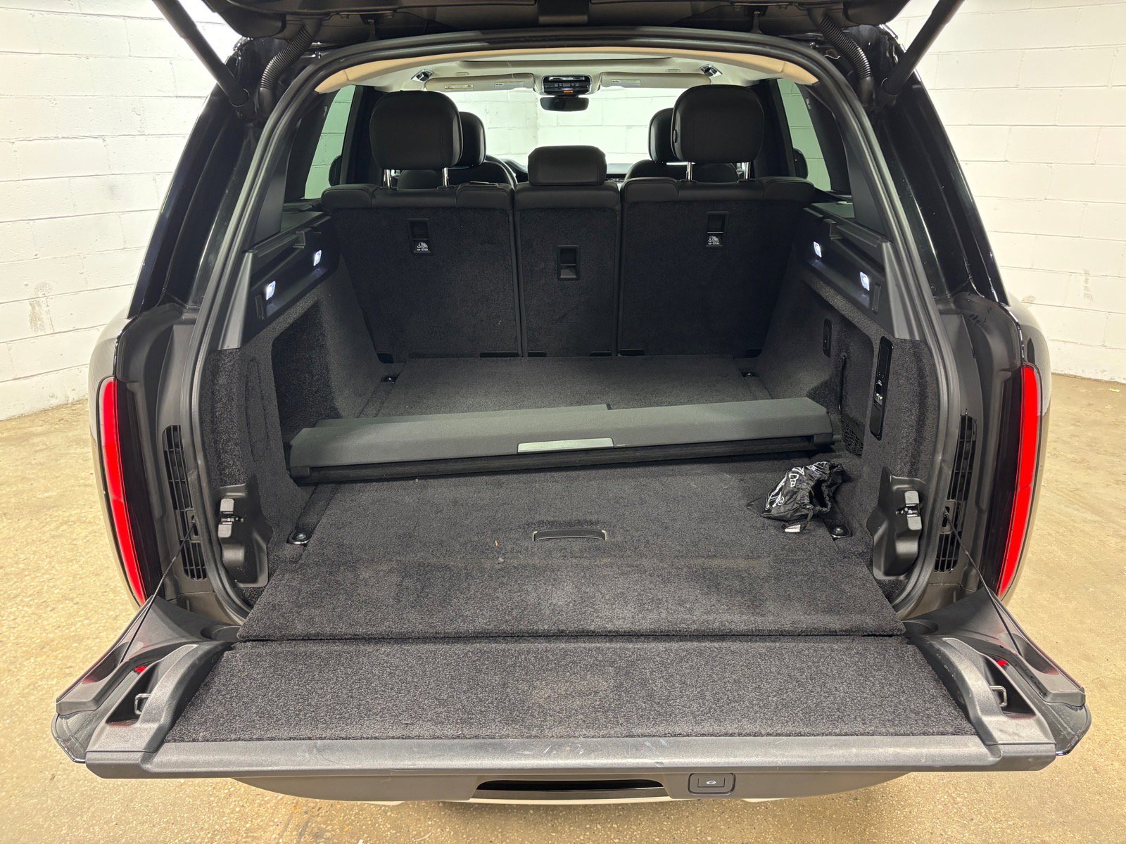 Used 2023 Land Rover Range Rover SE image 40