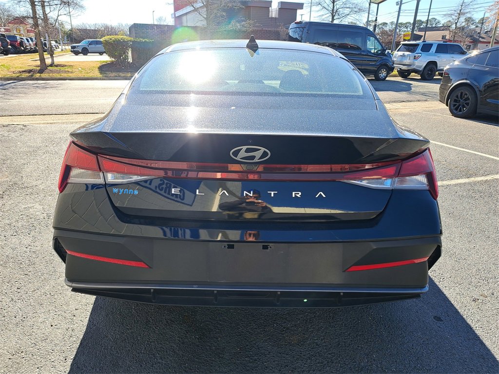 Used 2024 Hyundai Elantra SEL image 5