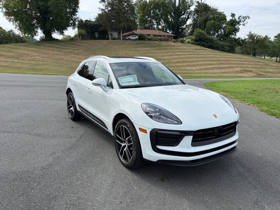 New 2026 Porsche Macan AWD/4WD image 9