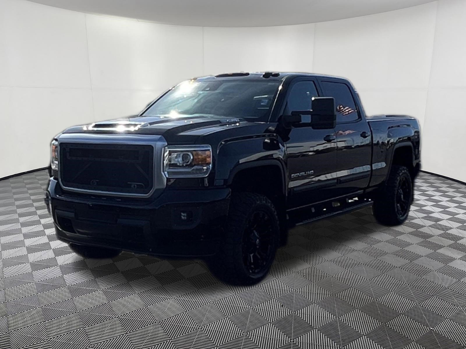 Used 2018 GMC Sierra 3500 Denali image 3