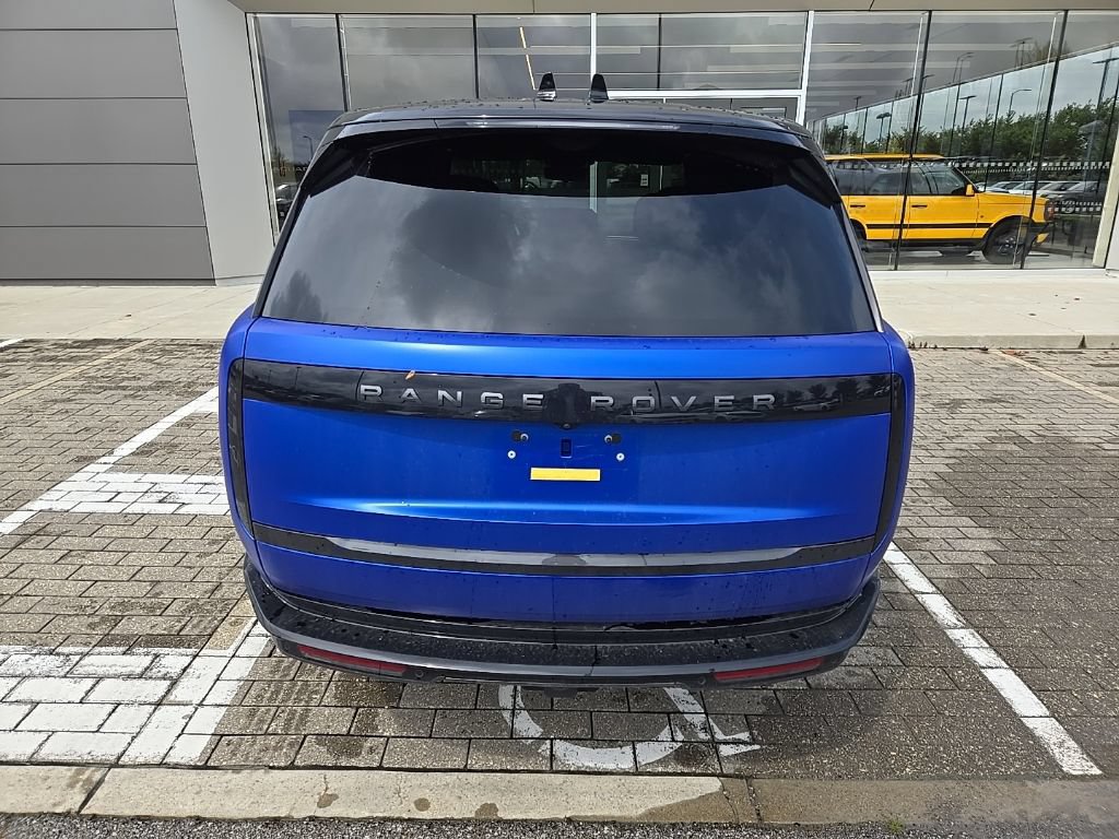 Certified 2025 Land Rover Range Rover SE AWD/4WD image 6