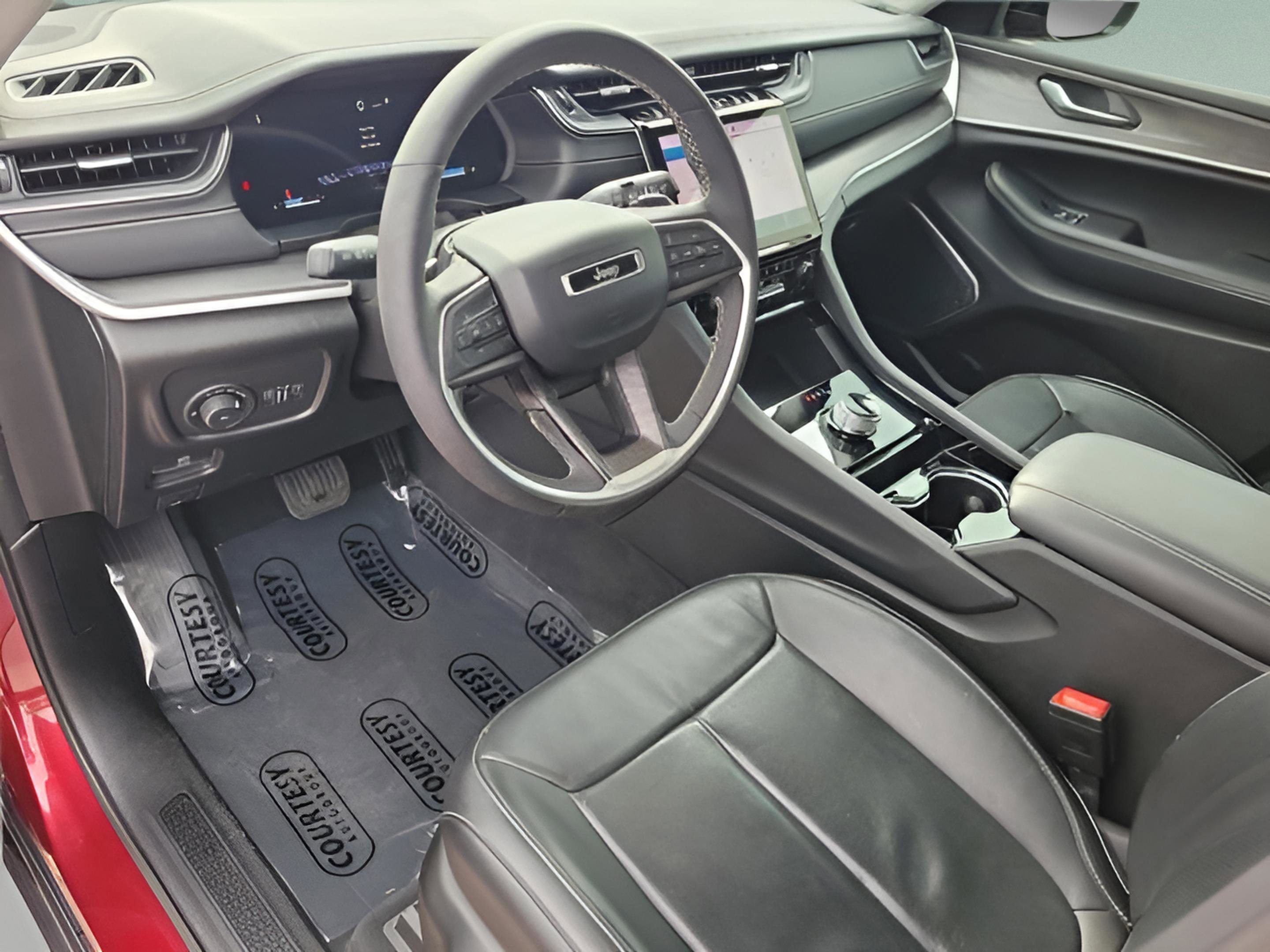 Used 2023 Jeep Grand Cherokee L Limited w/ Luxury Tech Group II image 15