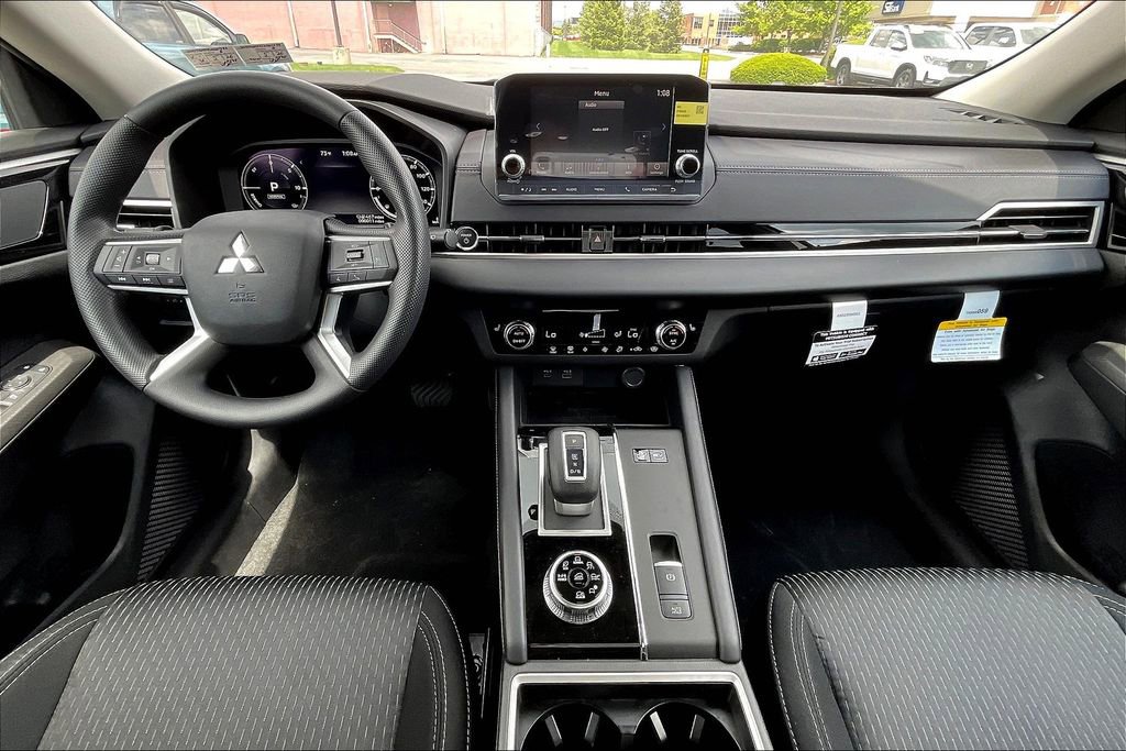 New 2025 Mitsubishi Outlander ES image 5