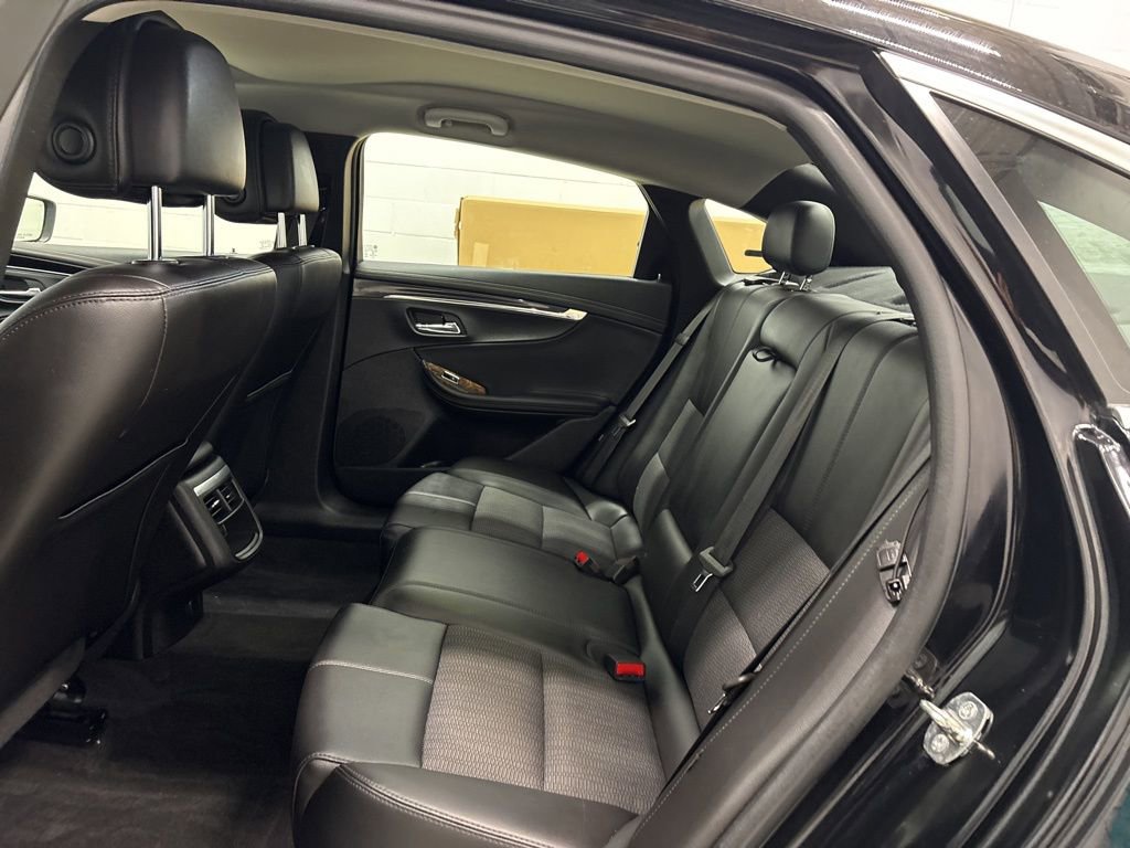 Used 2014 Chevrolet Impala LT w/ Convenience Package image 31