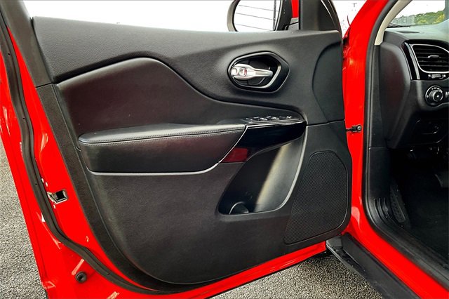 Used 2021 Jeep Cherokee Latitude Plus image 17