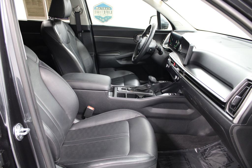 Used 2024 Kia Sorento S image 22