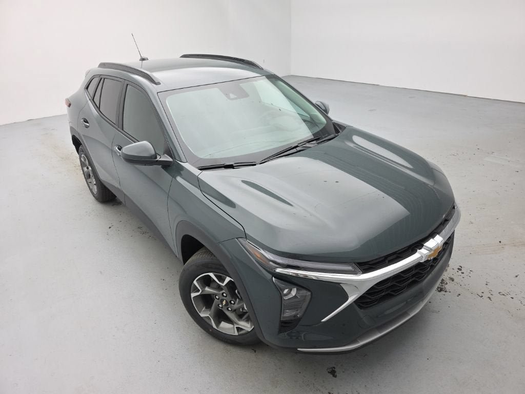 New 2026 Chevrolet Trax LT w/ Driver Confidence Package FWD image 2
