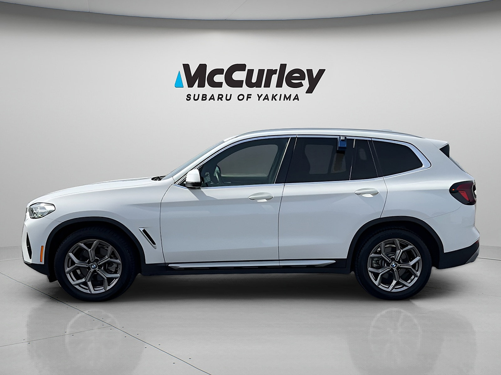 Used 2024 BMW X3 xDrive30i AWD/4WD image 3