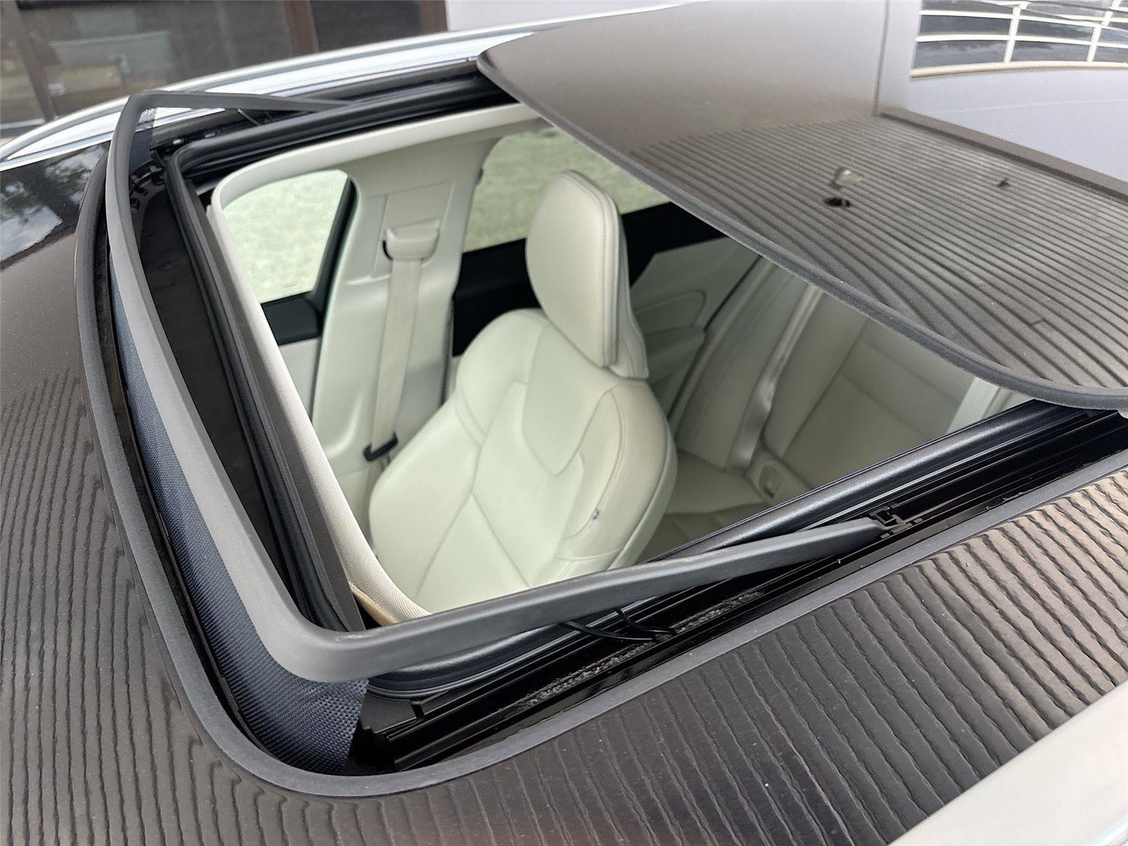 Used 2025 Volvo V60 B5 Cross Country Plus AWD/4WD image 23