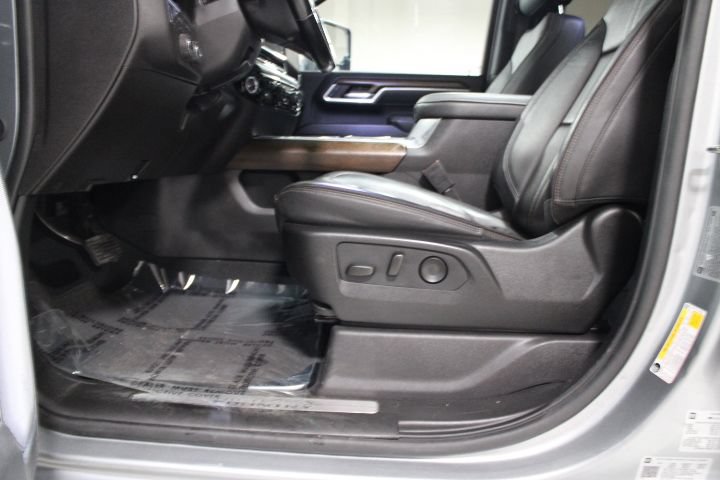 Used 2024 Chevrolet Silverado 2500 High Country w/ High Country Premium Package AWD/4WD image 21