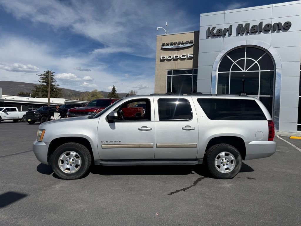 Used 2010 Chevrolet Suburban LT image 3