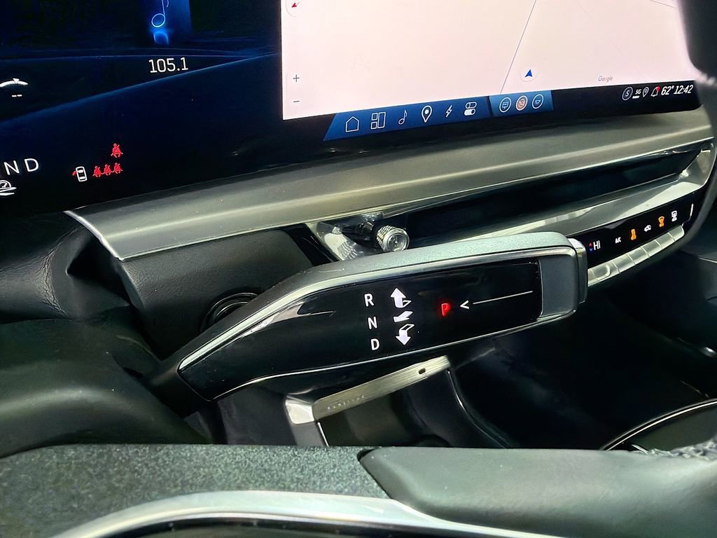 Used 2024 Cadillac Lyriq Luxury image 16