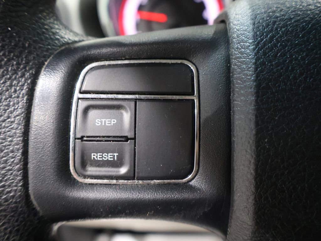 Used 2016 Dodge Grand Caravan SXT image 28