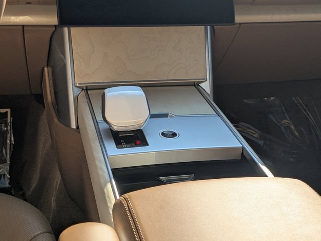 Certified 2025 Land Rover Range Rover SV AWD/4WD image 19